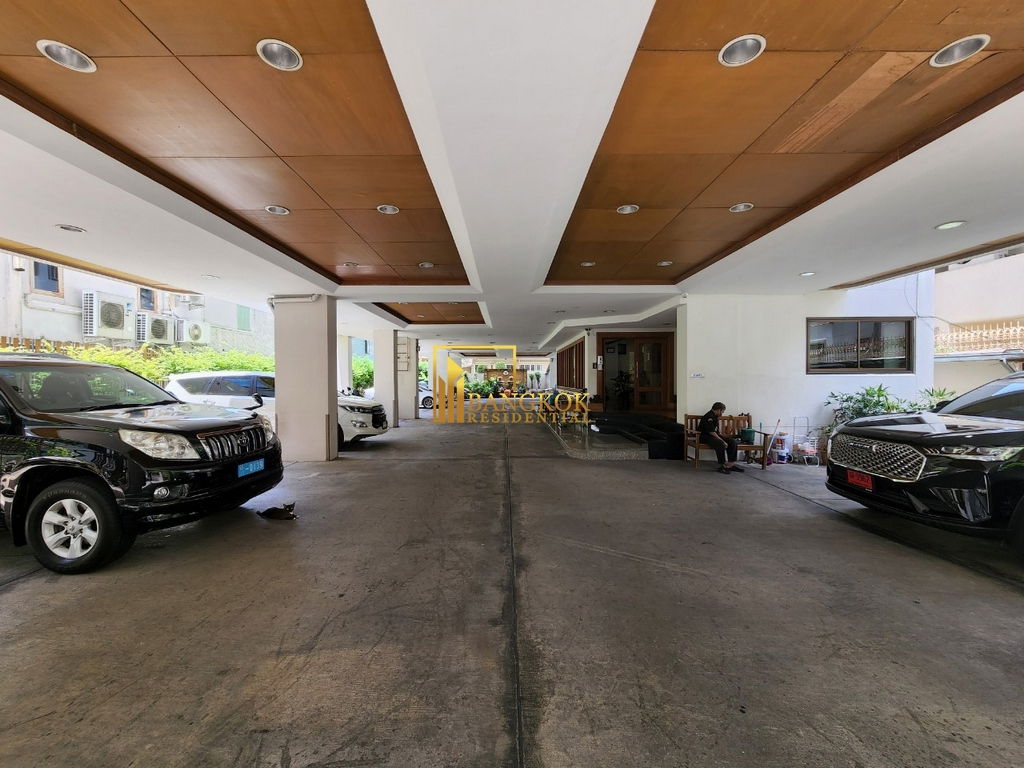 รูป Very Spacious 4 Bedroom Duplex Penthouse For Rent in Sathorn - BR20737AP - รูปที่ 45/46