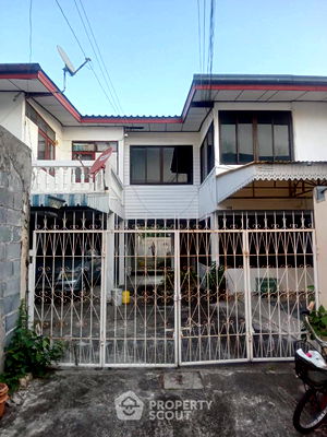Houses for sale Chatuchak : 3-BR House near MRT Lat Phrao (ID 2561971)