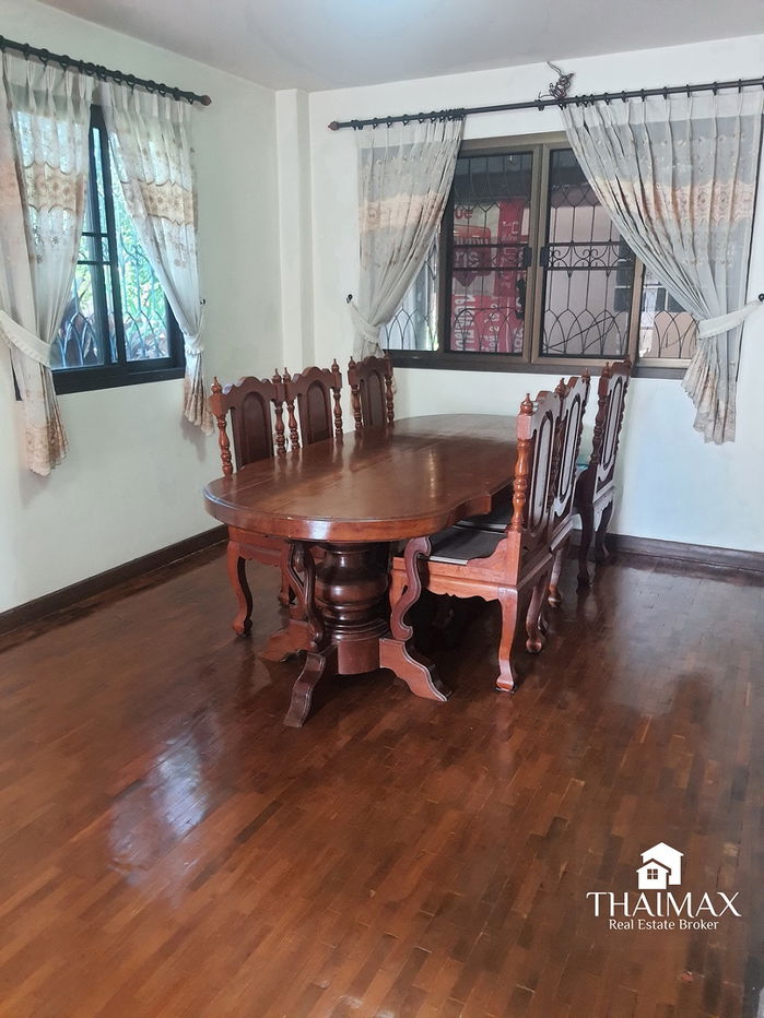 picture Single house in a housing development near Sam Yaek San Sai market for sale. - 4/12