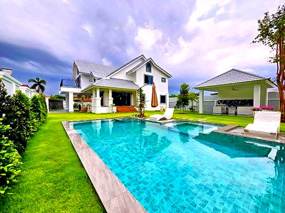 บ้านเดี่ยว ชลบุรี : Spacious Luxury Pool Villa 5 Bedroom for Sale in East Pattaya