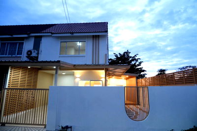 Townhouses for sale Thonburi Vocational College : For Sale Townhouse Pruksa 75 Phetkasem–Samphran–Nakornpathom (English below)