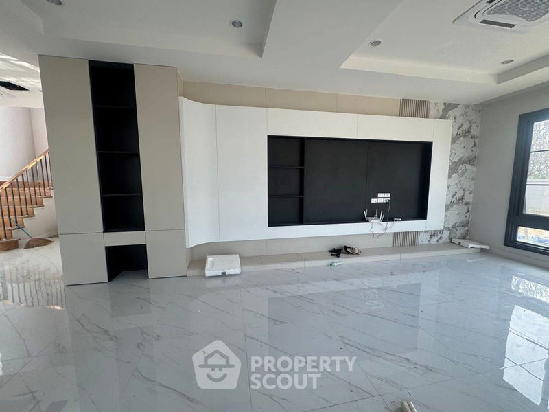 Houses for sale : 4-BR House at Supalai Parkville Pattaya-Sukhumvit close to East Pattaya (ID 2559202)