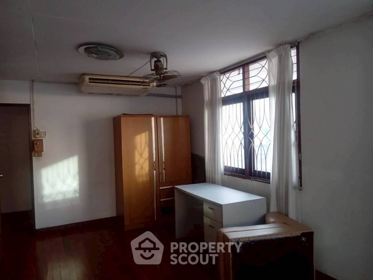 picture 3-BR House near MRT Lat Phrao (ID 2561971) - 5/5