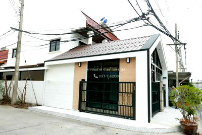 เช่าทาวน์โฮม สวนสยาม : ให้เช่าทาวเฮ้าส์ 2 ชั้น หลังมุม รามคำแหง 166 พร้อมอยู่ 📞/LINE 097-2161939