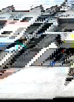 ทาวน์โฮม เขตทุ่งครุ : หลุดจอง!!! ขายบ้าน 3 ชั้นพร้อมอยู่ ราคาไม่แรง!! ชอบจริงต่อรองได้นิดหน่อย บ้านพร้อมขาย ขายบ้านทาวเฮ้าส์ 3 ชั้น 16.5 ตารางวา (รีโนเวทใหม่)