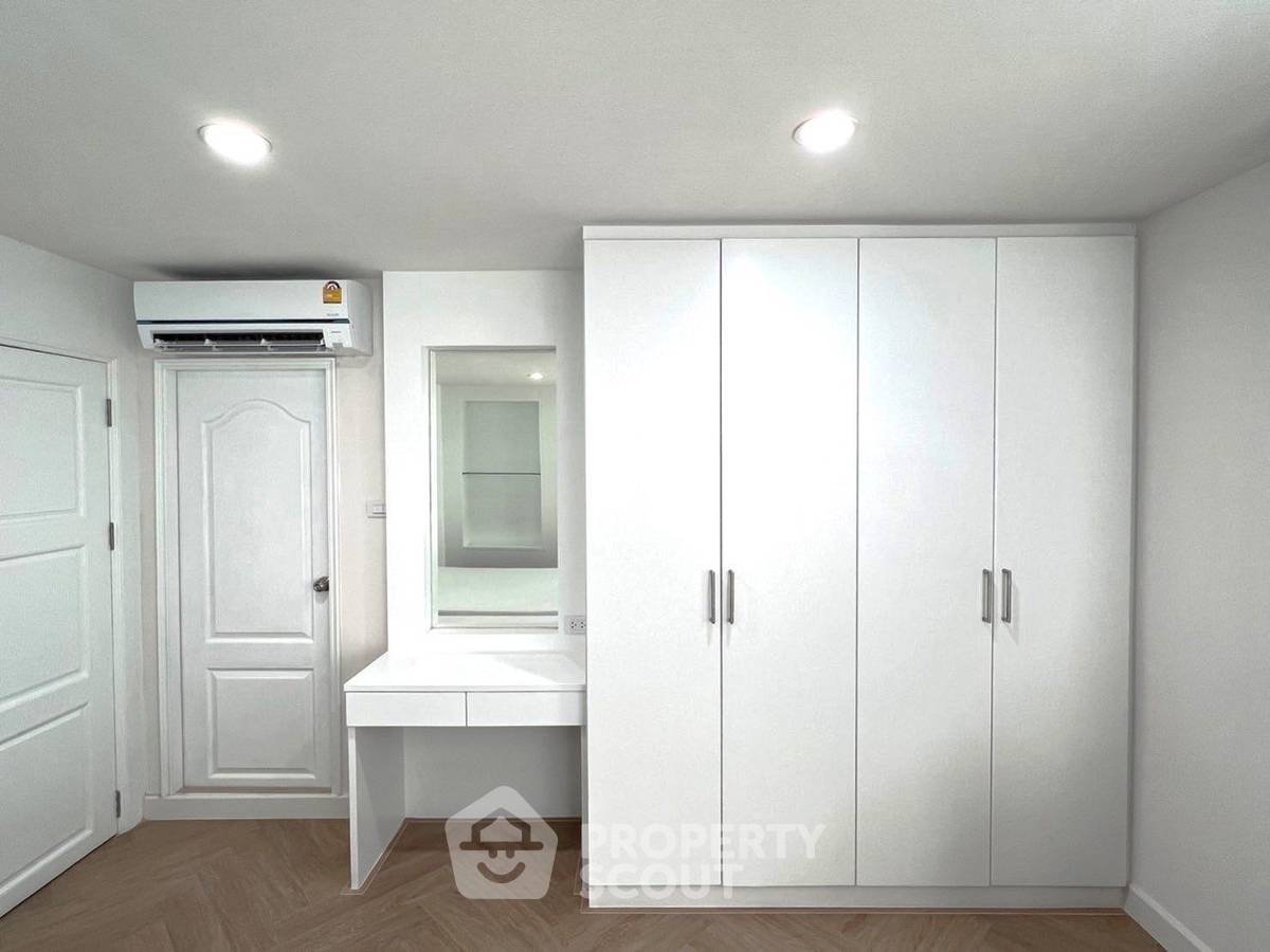 picture 2-BR Condo at Baan Siri Sathorn Condominium near MRT Khlong Toei (ID 2563253) - 7/8