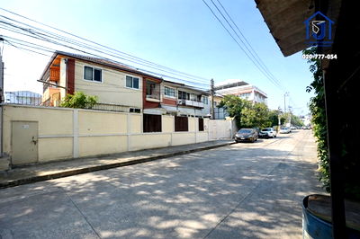 บ้านเดี่ยว ปุณณวิถี 21 : ขายบ้านเดี่ยว 2 ชั้น พร้อมโกดัง  174 ตร.วา ซอยวชิรธรรม 40 สุขุมวิท 101/1 ใกล้รถไฟฟ้าและทางด่วน