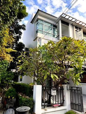 เช่าทาวน์โฮม ถนนกรุงเทพ-ชลบุรี มอเตอร์เวย์ : 📌 ให้เช่าทาวน์เฮาส์ 3 ชั้น เดอะ เมทโทร พระราม 9 3 ห้องนอน 3 ห้องน้ำ