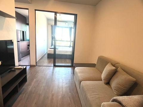Airport link Ramkhamhaeng 1.7 km. Price 13,000 Baht Condo Monte Rama 9 ( Rental )