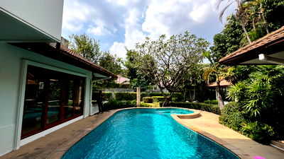 Houses for rent Huai Khwang : House for rent with private pool at Rama 9