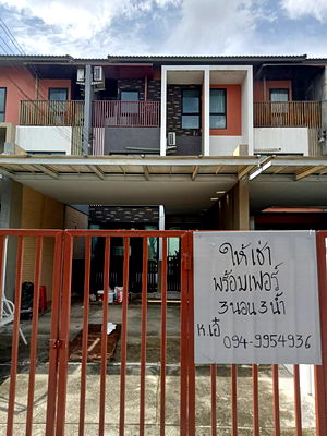 เช่าทาวน์โฮม รังสิต : ให้เช่าทาวน์โฮม 3 ชั้น แกรนด์ ไอ-ดีไซน์ วิภาวดี เฟอร์ฯครบ พร้อมเข้าอยู่ ทำเลดีใกล้สนามบินดอนเมือง