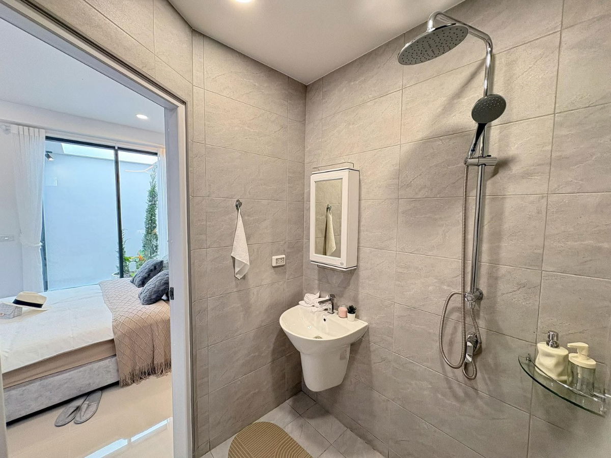 รูป บ้านสร้างใหม่ ใกล้โรบินสันถลาง งบไม่ถึง 3 ล้านบาท !! 2 ห้องนอน 2 ห้องน้ำ 1 ที่จอดรถ 🔥 - รูปที่ 9/18