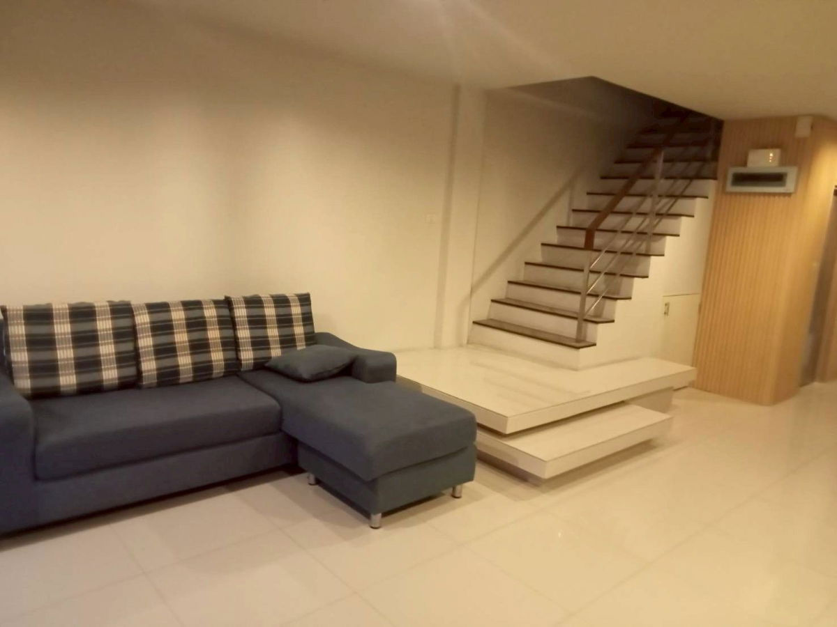 รูป ให้เช่าทาวน์โฮม 3 ชั้น แกรนด์ ไอ-ดีไซน์ วิภาวดี เฟอร์ฯครบ พร้อมเข้าอยู่ ทำเลดีใกล้สนามบินดอนเมือง - รูปที่ 8/21