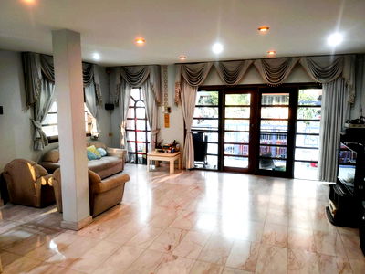 ทาวน์โฮม ถนนบางขุนนนท์ : ขายทาวน์เฮ้าหมู่บ้านบุษราคัมริมน้ำ 