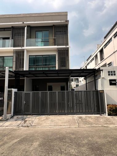 3-bed townhouse for rent, 31 sq wah, THE LANDMARK EKAMAI-RAMINDRA