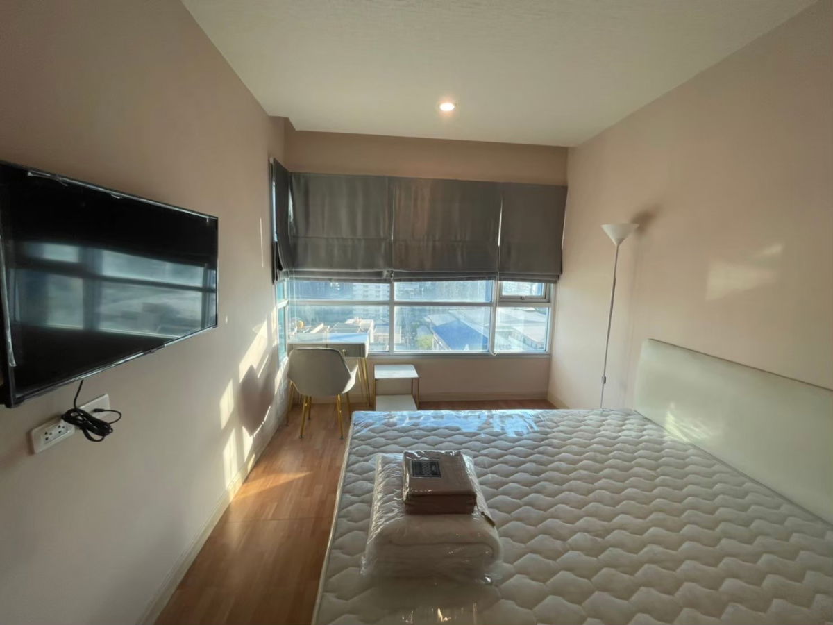 รูป Availalbe for rent! Life Ratchadaphisek. Cozy living with Largely 2 Bedroom 65sq.m. Fully Furnished and very best price, ready to move in. - รูปที่ 7/13