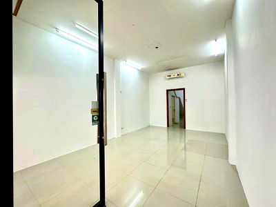 เช่าอาคารพาณิชย์ ศรีราชา ชลบุรี : ให้เช่าอาคารพาณิชย์ (เฉพาะชั้นล่าง) ทำเลดี ใกล้ห้างแม็กแวลู่ ศรีราชา  ชลบุรี 