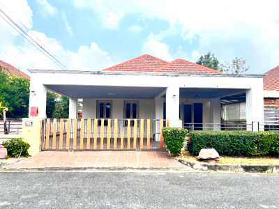 เช่าบ้านเดี่ยว โรบินสันไลฟ์สไตล์ บ้านฉาง : ขาย / เช่า
บ้านเดี่ยว ตามสภาพ ชั้นเดียวใกล้สุขุมวิท ขนาด 58 ตร.วา 3 นอน 2 น้ำ ทำเลดีเดินทางสะดวก ( เลี้ยงสัตว์พันธุ์เล็กได้ )

