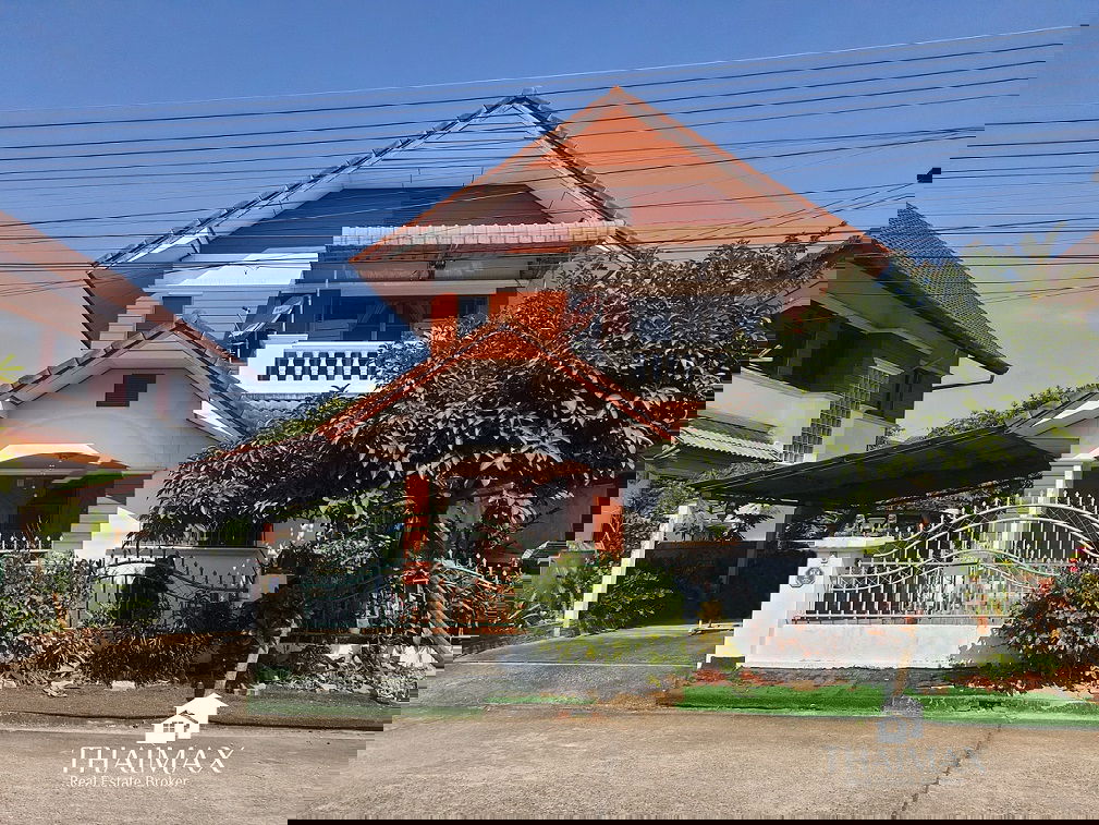 picture Single house in a housing development near Sam Yaek San Sai market for sale. - 1/12