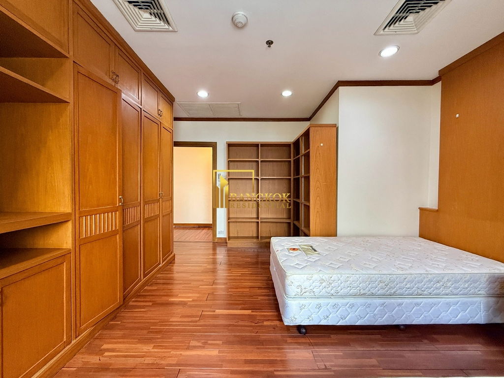 รูป Very Spacious 4 Bedroom Duplex Penthouse For Rent in Sathorn - BR20737AP - รูปที่ 34/46