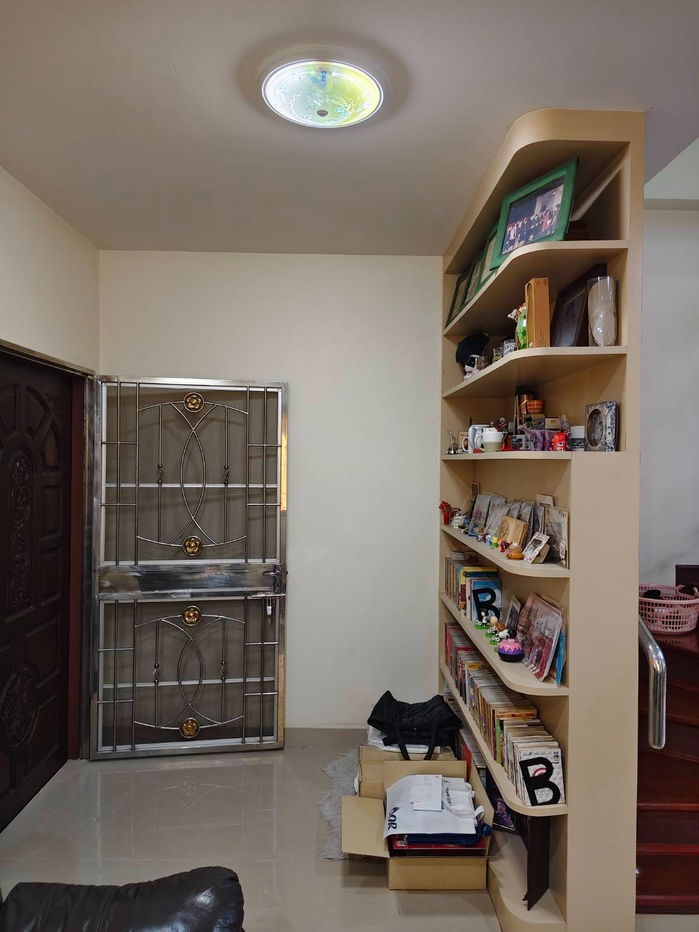 picture 3-Storey Townhouse for Sale on Itthamara 17, Phaya Thai | 26.2 sq.wah - 4/16