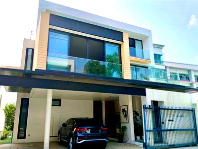 Houses for sale Bang Kapi : Luxury Detached House (corner unit) for Sale at 15 Gates Ekkamai-Ramin