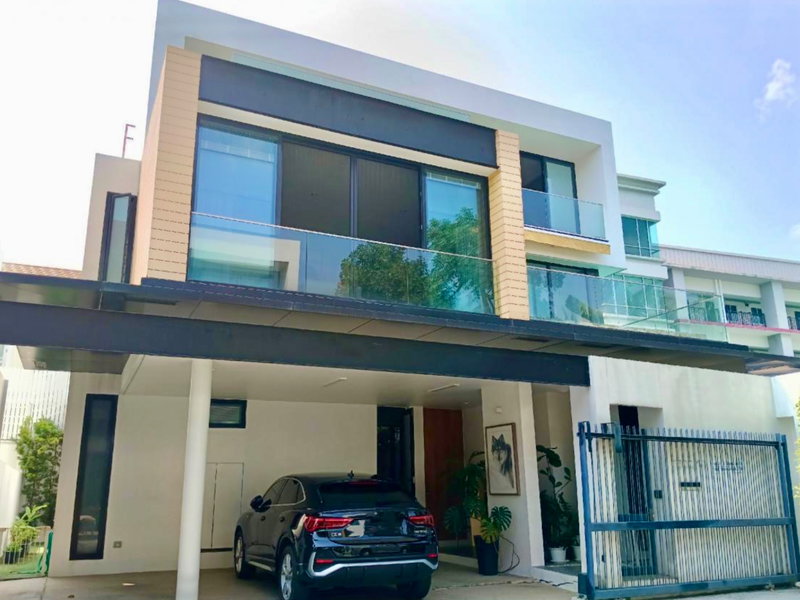 ขายบ้านเดี่ยว : ขายบ้านหรูระดับ Luxury Class โครงการ 15 Gates ทำเล CDC เลียบด่วนเอกมัย