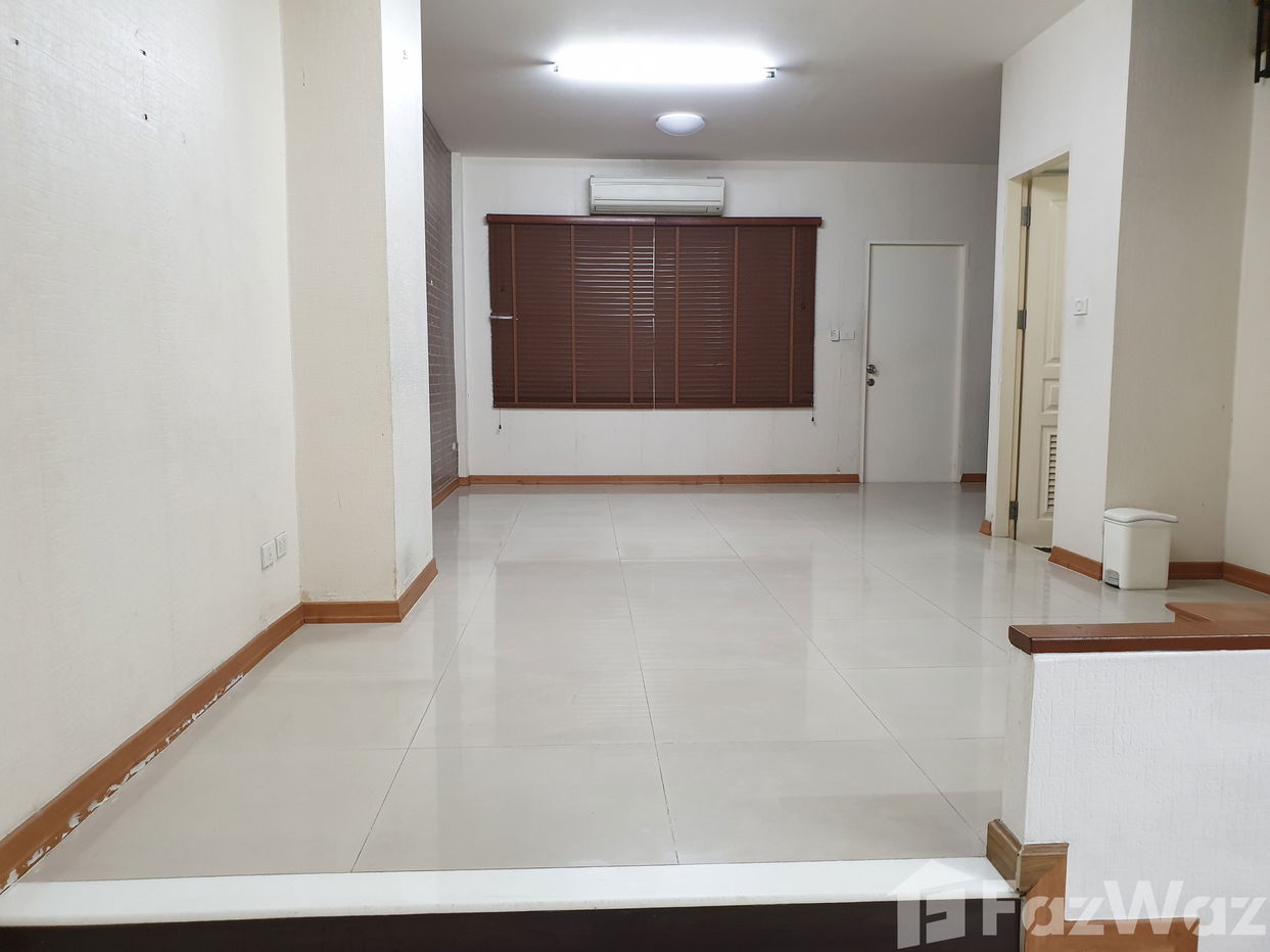 picture 3 Bedroom Townhouse for rent at Vista Park Viphavadi 1627660 - 3/10