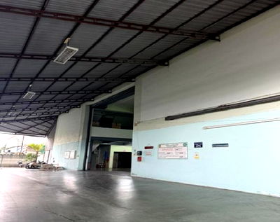 เช่าโรงงาน ม.เทคโนโลยีพระจอมเกล้าธนบุรี บางขุนเทียน : ให้เช่าโกดังพร้อมสำนักงาน / อาคาร 4 ชั้นครึ่ง /พระราม 2 ซอย 51  ตรงข้าม Central พระราม 2 / รถเทรลเลอร์ 40 ฟุต เข้าออกได้