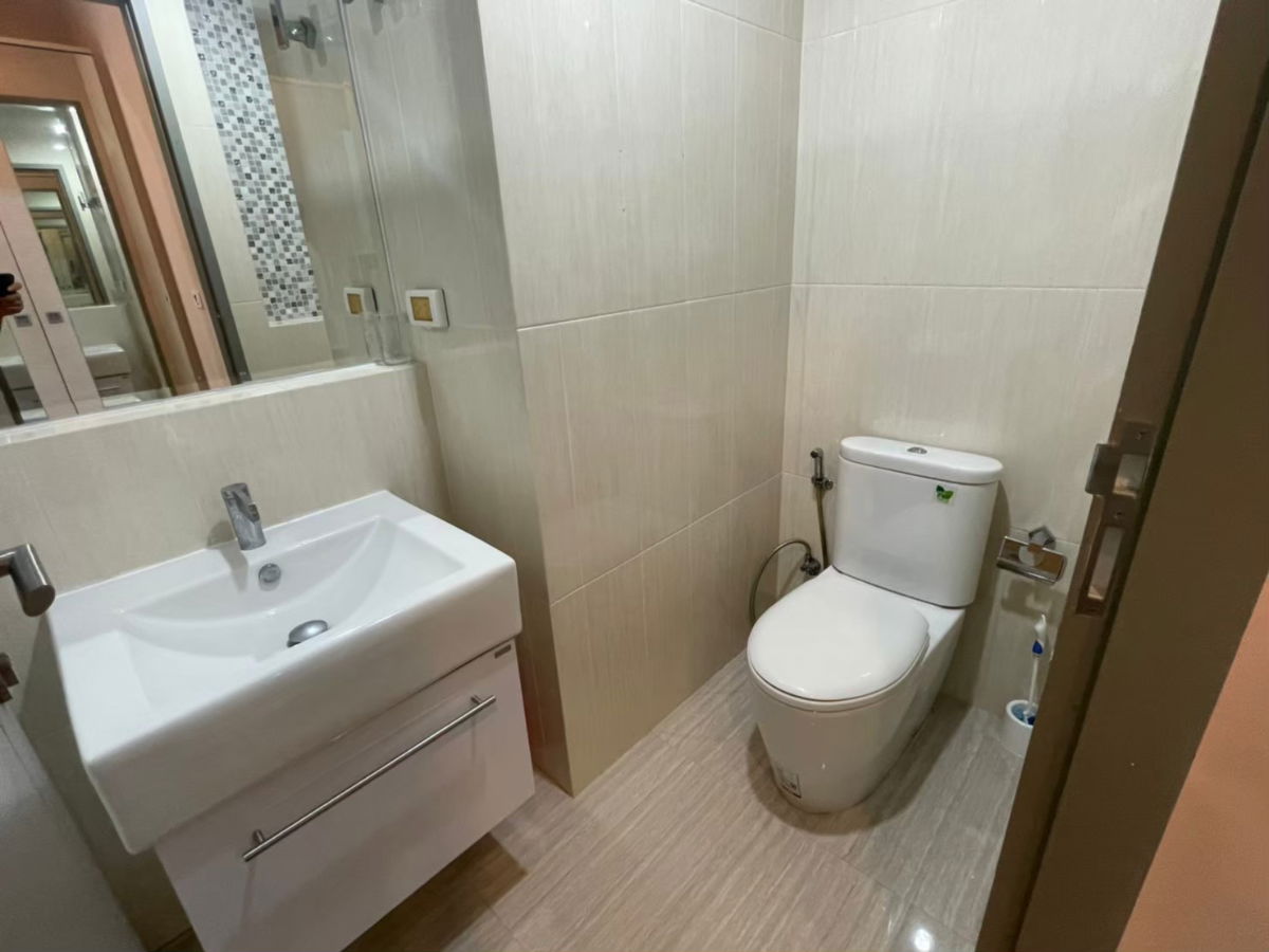 รูป ขายด่วน Life Ratchadaphisek โครงการสวยทำเลใจกลางรัชดาใกล้รถไฟฟ้า แบบห้อง 2 ห้องนอนใหญ่ 65 ตารางเมตร วิวไม่บล๊อค นัดดูห้องได้ตลอดครับ - รูปที่ 8/12