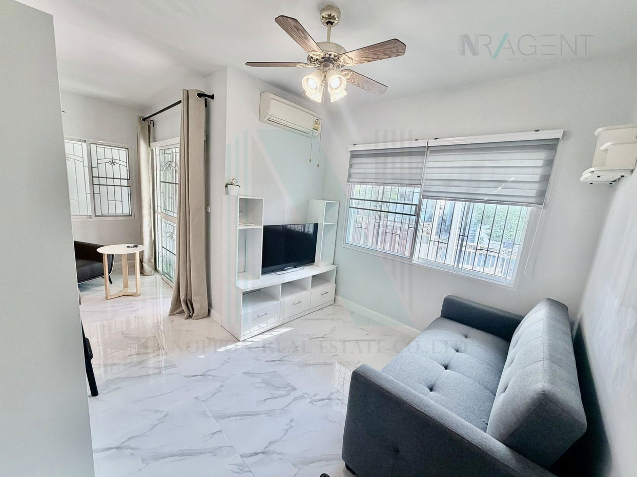 รูป 📌 ให้เช่าทาวน์เฮาส์ 2 ชั้น เดอะ วิลเลจ บางนา กม.10 3 ห้องนอน 2 ห้องน้ำ - รูปที่ 2/8