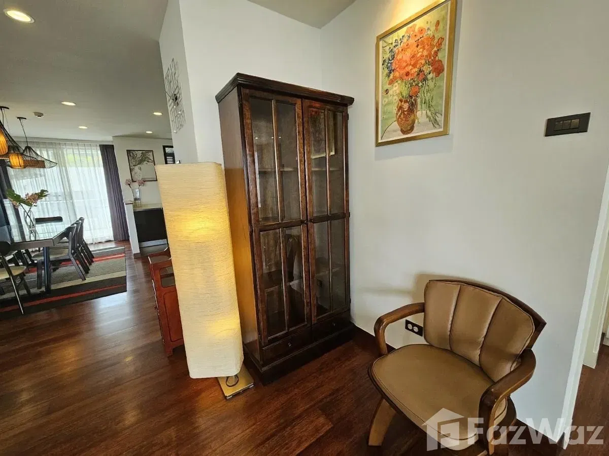 picture 3-Bedroom Residence with Elegant Finishes & Prime 5365908 - 3/13