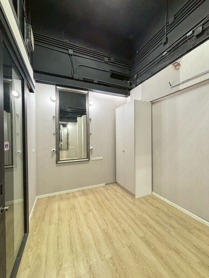 รูป ให้เช่าโชว์รูมติดริมถนนทองหล่อ พื้นที่ธุรกิจ – ถนนสุขุมวิท 55 (ทองหล่อ) - รูปที่ 23/27