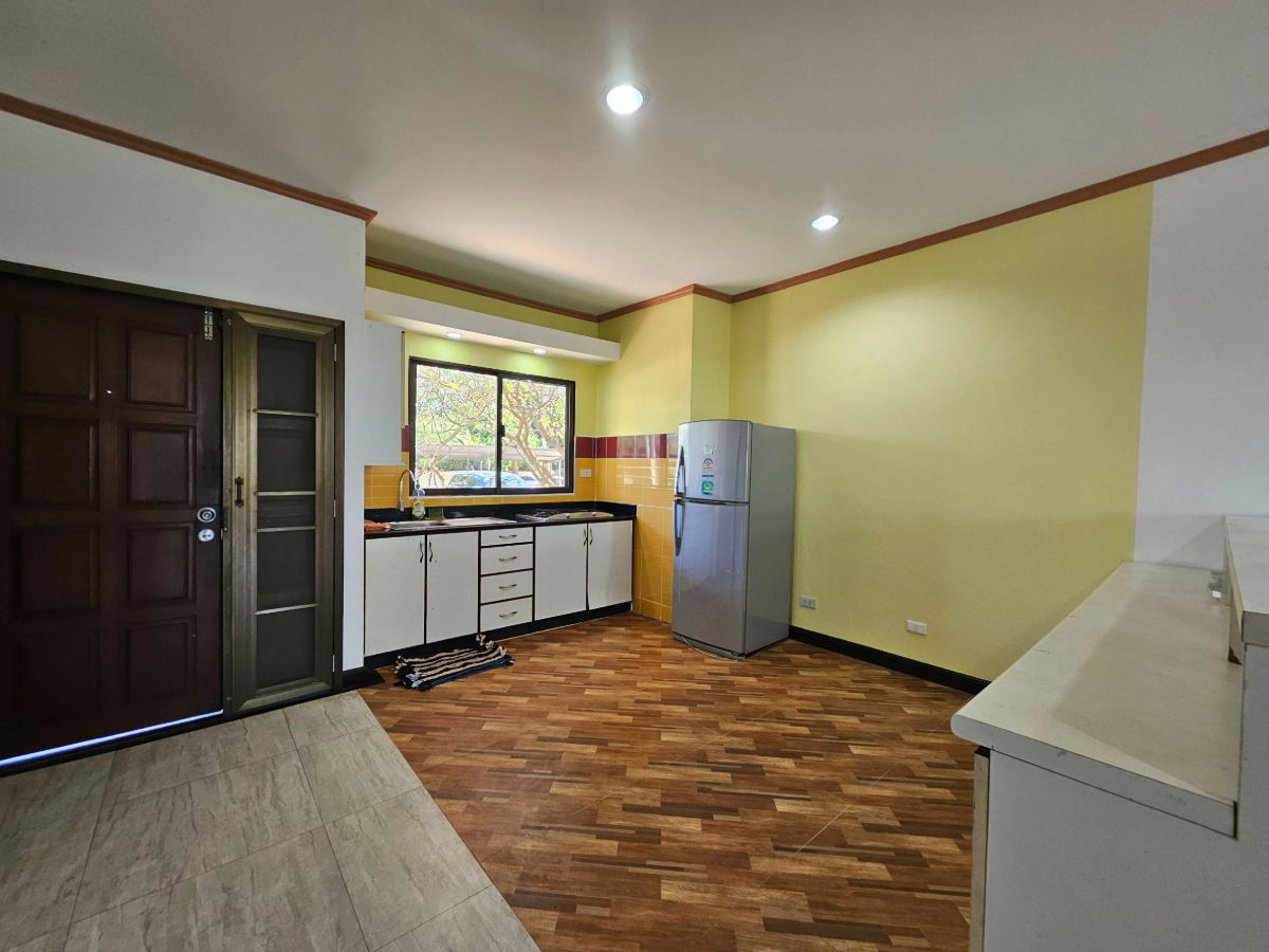 picture **HOT DEAL! Unbeatable Value! Massive 202.5 Sqm Beachside Condo at Bay View Resort Pattaya - Ground Floor with Garden Access!** - 4/24