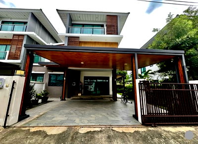 Twin houses for sale Rattana Bandit University (Rbac) : For Sale: 3-Storey Semi-Detached Home at Supalai Essence Ladprao  Spacious Green Living | Premium Upgrades | Prime Ladprao Location Near MRT 