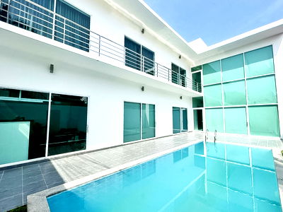 Houses for rent Bang Lamung Chonburi : New Modern Luxury Pool Villa for Rent on Pratumnak Hill