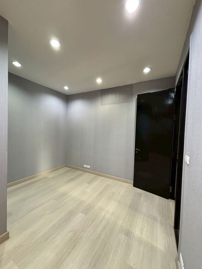 รูป ให้เช่าโชว์รูมติดริมถนนทองหล่อ พื้นที่ธุรกิจ – ถนนสุขุมวิท 55 (ทองหล่อ) - รูปที่ 20/27