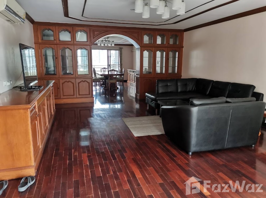 picture Centrally Located and Easy Access to Public Transport 1389110 - 1/8