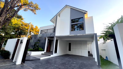 ขายบ้านเดี่ยว : ขาย Premium Pool villa 2 ชั้น 4 ห้องนอน  5 ห้องน้ำ  2 ห้องครัว  2 ที่จอดรถ