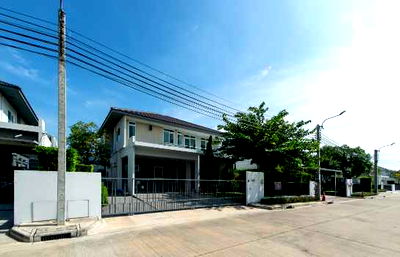 ขายบ้านเดี่ยว : ขายบ้านเดี่ยวหรู แถมเฟอร์พร้อมอยู่ มัณฑนา ราชพฤกษ์-นครอินทร์ ใกล้ถนน บางกรวย - ไทรน้อย ขนาด 78 ตรว