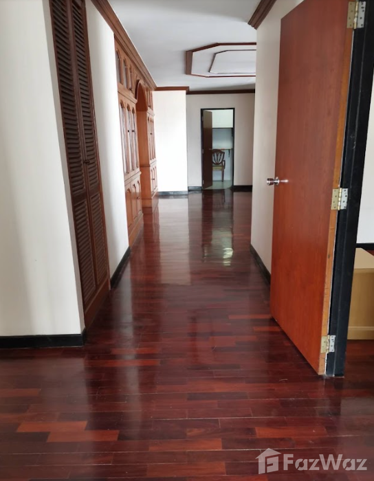 picture Centrally Located and Easy Access to Public Transport 1389110 - 6/8