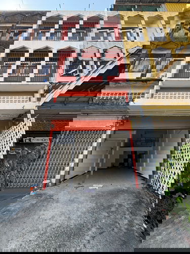 รูป U1392 ให้เช่าอาคารพาณิชย์ 3 ชั้น ถนนเสรีไทย บ้านเปล่า ทำเลดีเดินทางสะดวกเข้าออกได้หลายทาง - รูปที่ 1/9