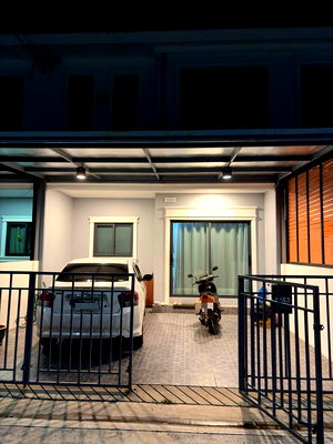 Townhouses for sale Burapha University : Townhome for sale in Maneerin Midtown Nong Mon, Chonburi.