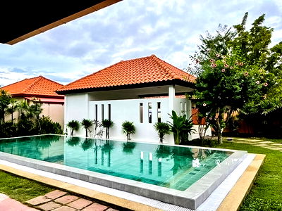 Houses for sale Bang Lamung Chonburi : Thai Modern Style Private Pool 3BR House for Sale in Huay Yai
