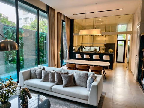 อาณา พระราม9 🚩ให้เช่า 350,000 บาท/เดือน ติดต่อนัดชมบ้าน 088-658-1041 คุณเมย์