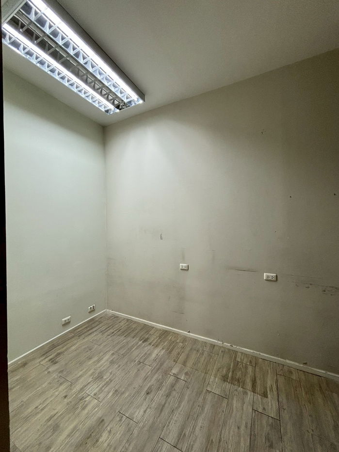 รูป ให้เช่าโชว์รูมติดริมถนนทองหล่อ พื้นที่ธุรกิจ – ถนนสุขุมวิท 55 (ทองหล่อ) - รูปที่ 16/27