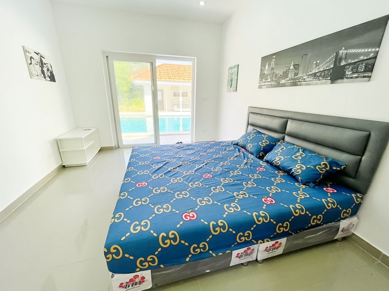 picture Luxury Pool Villa Near the Beach for Sale on Pratumnak Hill - 9/13