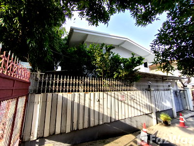 Houses for sale Phaya Thai : 2 Bedroom House for sale in Sam Sen Nai, Bangkok  1683598