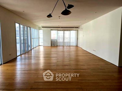 Condos for sale Silom Complex Department Store : 4-BR Condo at Sathorn Park Place Condominium near MRT Lumphini (ID 2560115)