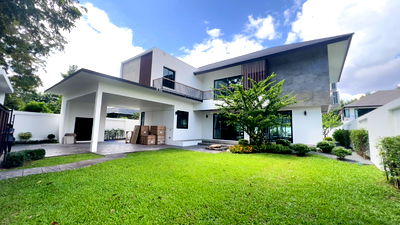 บ้านเดี่ยว เชียงใหม่ : ขาย Premium Pool villa 2 ชั้น 4 ห้องนอน  5 ห้องน้ำ  2 ห้องครัว  2-4 ที่จอดรถ